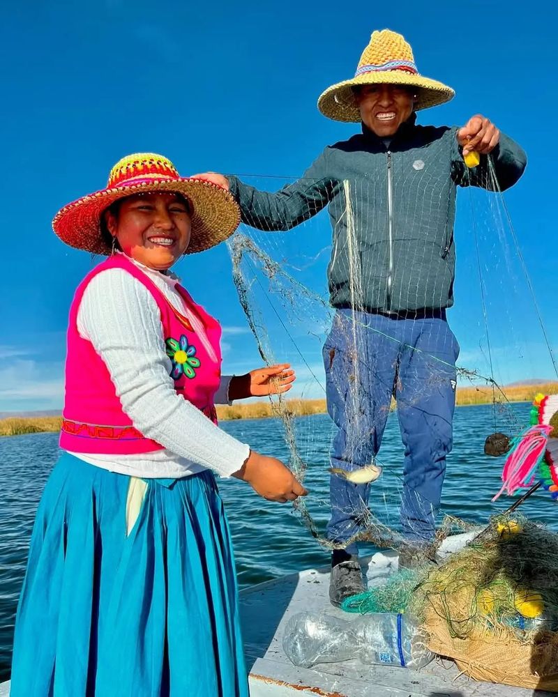 Experiencia Cultural Uros Medio Día | Lago Titicaca Perú