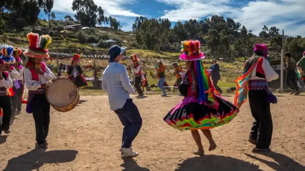 EXPERIENCIA COMPARTIDA – LAGO TITICACA (UROS & TAQUILE)