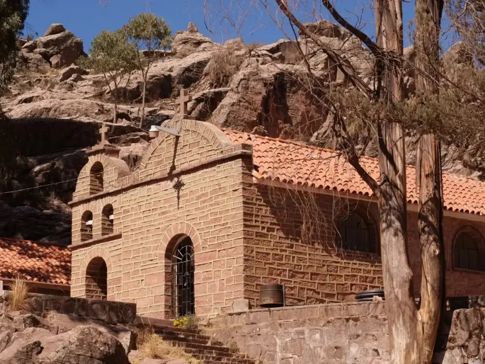 Cráter de Maragua Full Day: Naturaleza, Senderismo y Cultura Rural