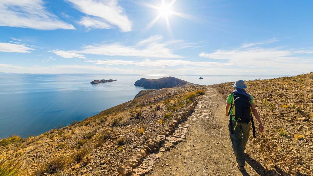 Caminhada para descobrir a Ilha do Sol