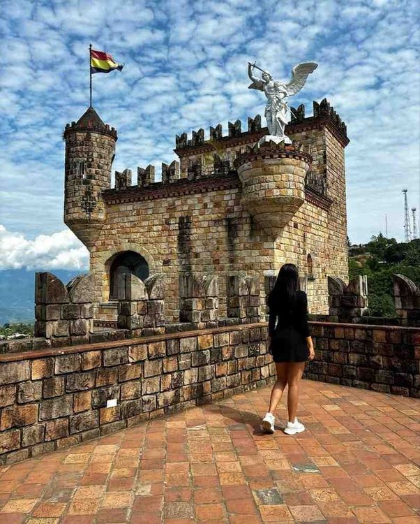 Lamas and its Castle Full Day