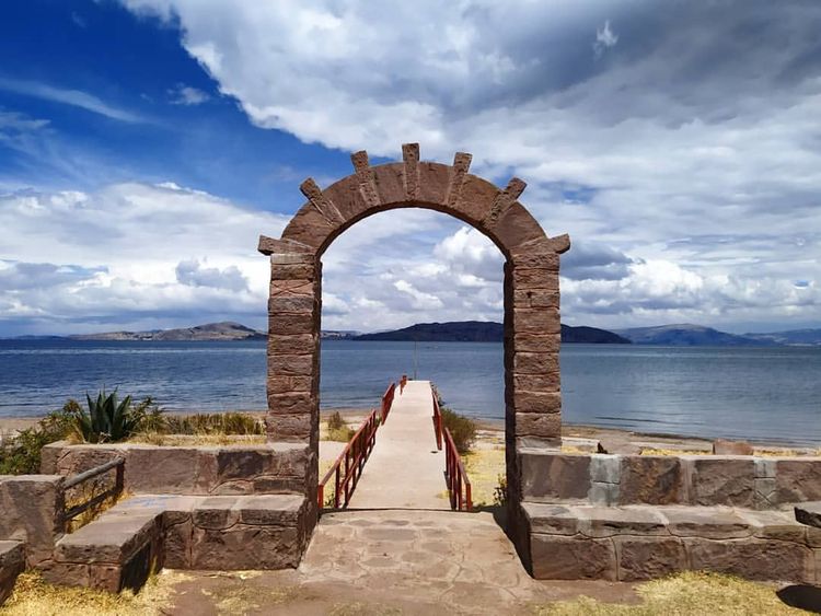 Dia 1: Puno – Uros – Llachón