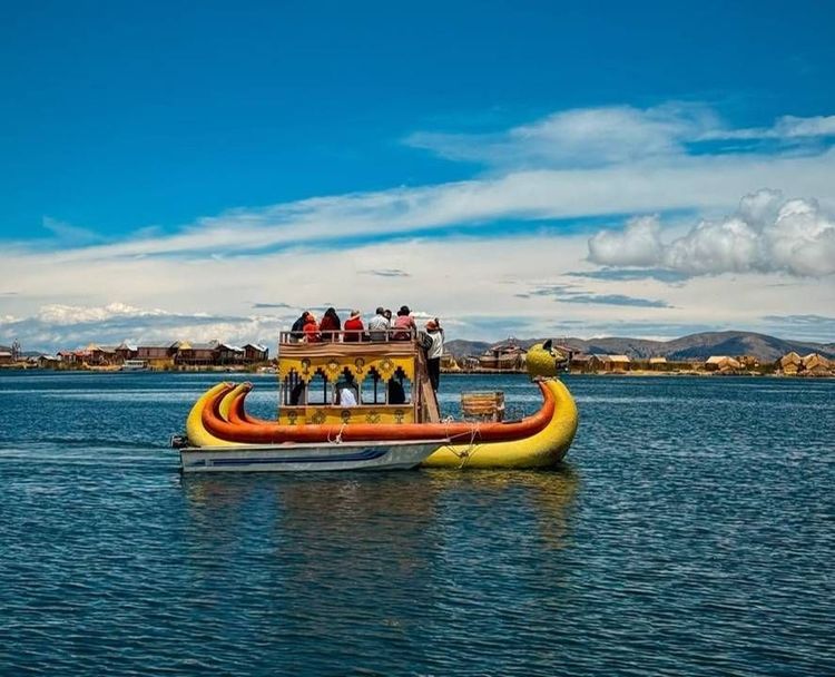 EXPERIENCIA COMPARTIDA – LAGO TITICACA (UROS & TAQUILE)