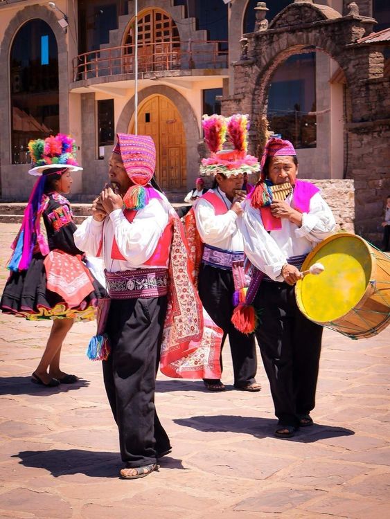 Isla Taquile tour privado y cultura del Titicaca