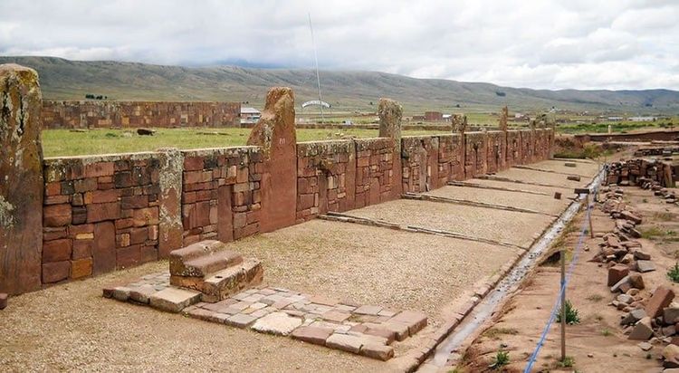 La Paz to Puno via Tiwanaku: Private Tour with Guide and Lunch