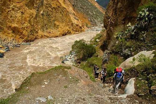 Arequipa – Chivay – Cruz del Cóndor – Trekking al Oasis